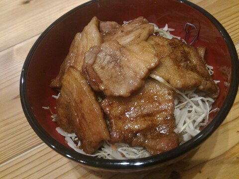 簡単がっつり☆豚バラのトンテキ丼